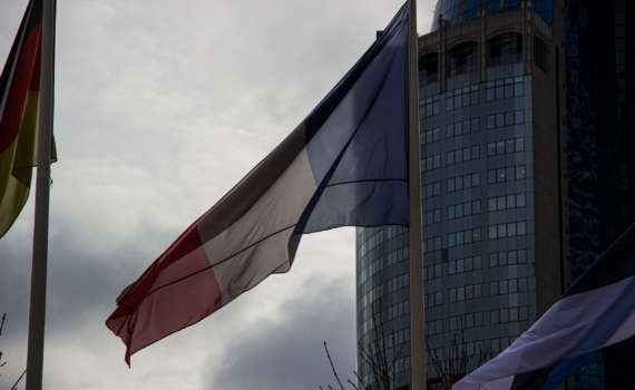 Евробюрократы не могут допустить к власти Ле Пен и начали преследовать ее