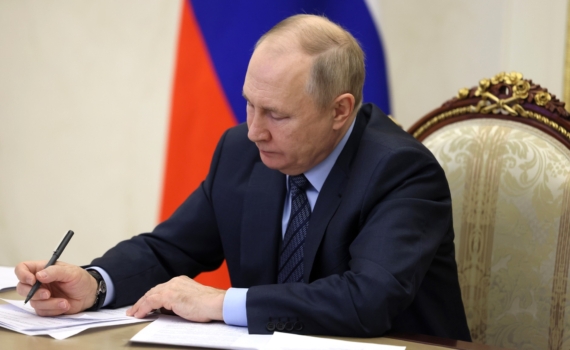 Владимир Путин в ходе прямой линии заявил, что авиазавод в Ульяновской области будут развивать Владимир Путин в ходе прямой линии заявил, что авиазавод в Ульяновской области будут развивать